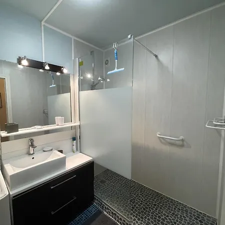 T2 Lumineux 51m², Centre-ville, Pres Des Plages, Parking, Terrasse - Fr-1-71-105